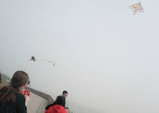 1571642200948208.jpg 放風箏